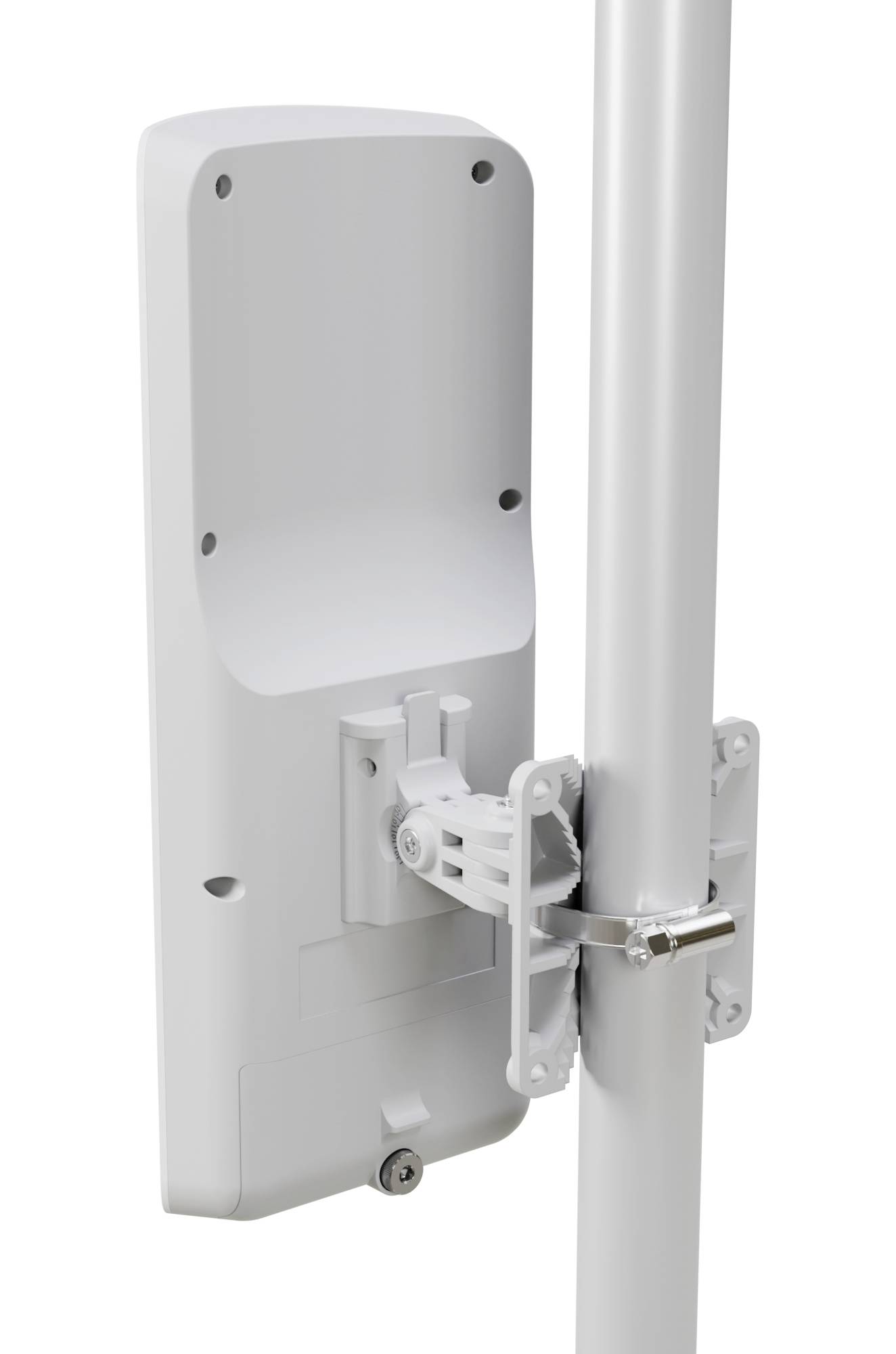 Eine weiße Außenfunkantenne auf einem Mast montiert, mit Metallklammern befestigt, konzipiert zur Erweiterung der Netzabdeckung.