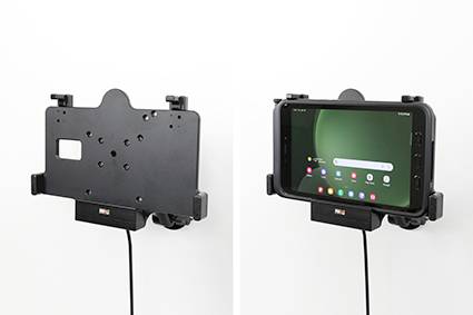 Ein an der Wand angebrachter Gerätehalter hält ein Tablet. Ein Bild zeigt den leeren Halter, und das andere zeigt ein Tablet mit eingeschaltetem Bildschirm.