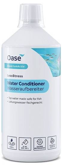 'Oase AquariumActiv LessStress Wasseraufbereiter.'<br><br>Etikett auf der Flasche zur Behandlung von Leitungswasser, um es für Fische sicher zu machen.