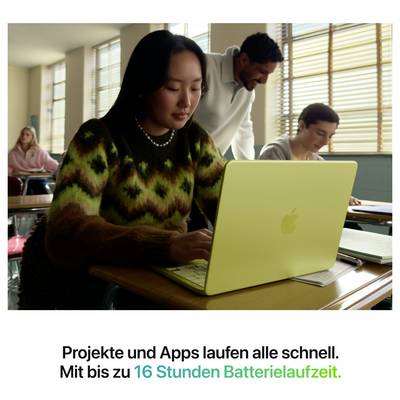 Frau mit Laptop im Klassenzimmer, Lehrer hilft einem anderen Schüler im Hintergrund. Text unten betont 16 Stunden Batterielaufzeit.