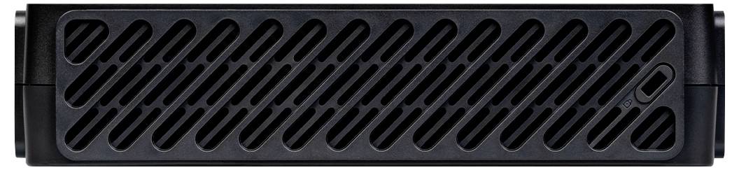 Eine schwarze, rechteckige Gitternetzoberfläche mit diagonalen Öffnungen, möglicherweise Teil eines elektronischen oder Hardware-Geräts, frontal betrachtet.