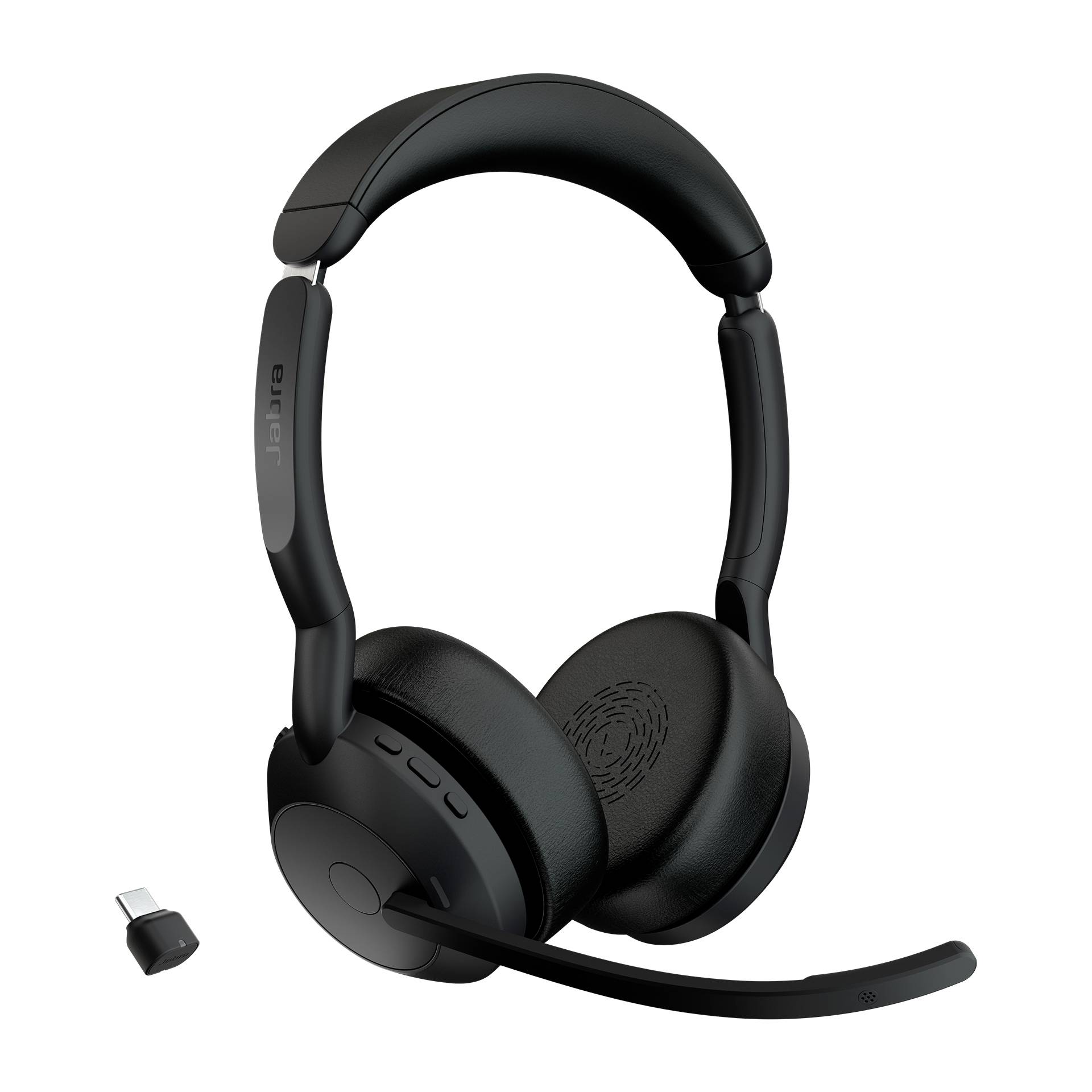 Schwarzes kabelloses Over-Ear-Headset mit Boom-Mikrofon und USB-Dongle, isoliert vor weißem Hintergrund dargestellt.