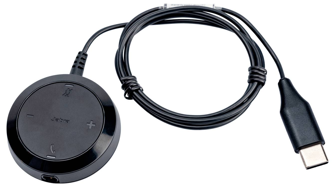 Schwarzer USB-C-Audioadapter mit Inlinefunktion, runder Bedienfläche, Plus-/Minus-Lautstärketasten und Anrufsymbolen, verbunden durch ein spiralförmiges Kabel.