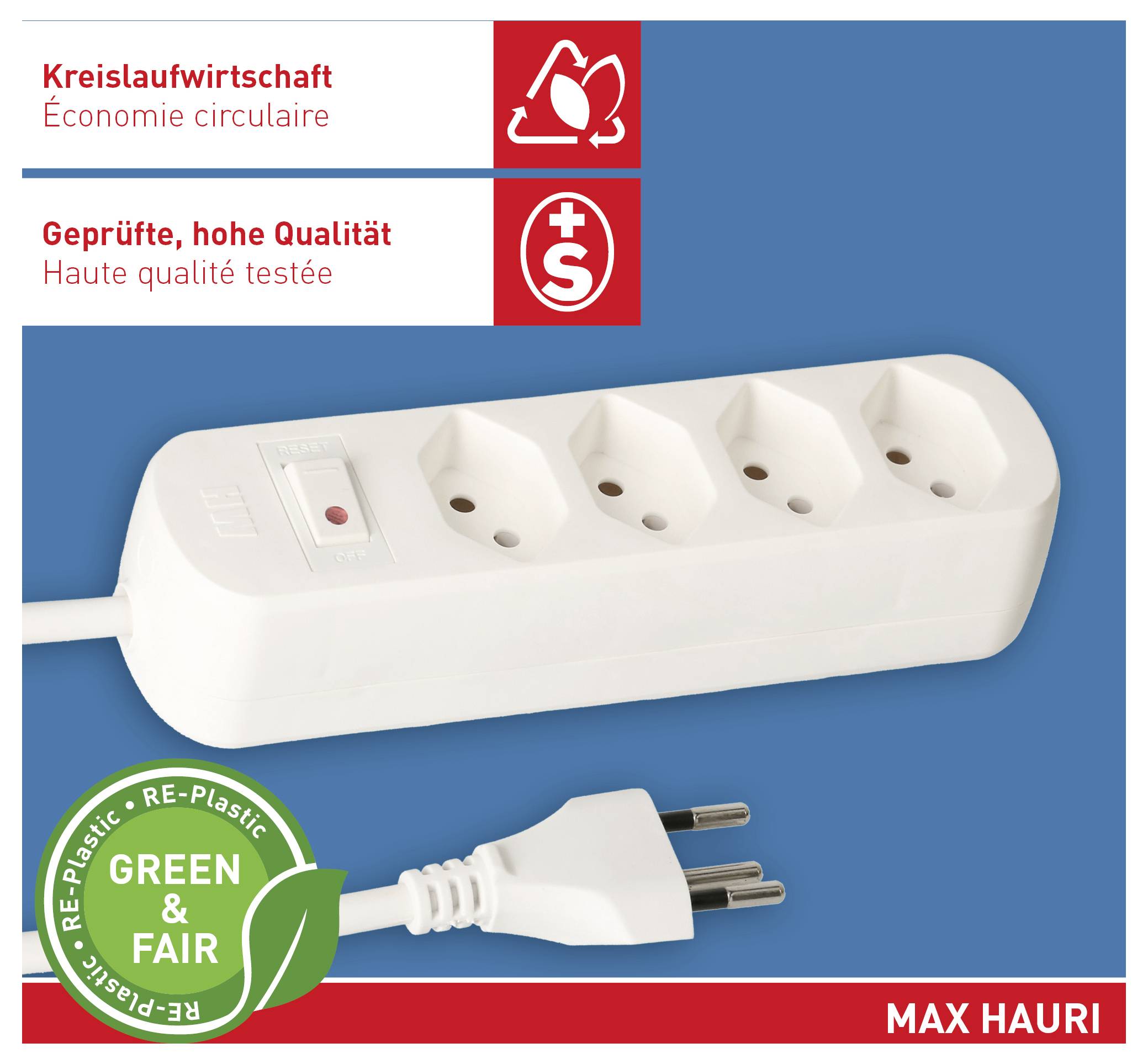 Ein weißer vierfach-Steckerleiste mit Schalter und grünem „Re-Plastic"-Label, das Kreislaufwirtschaft und hohe Qualität anzeigt.