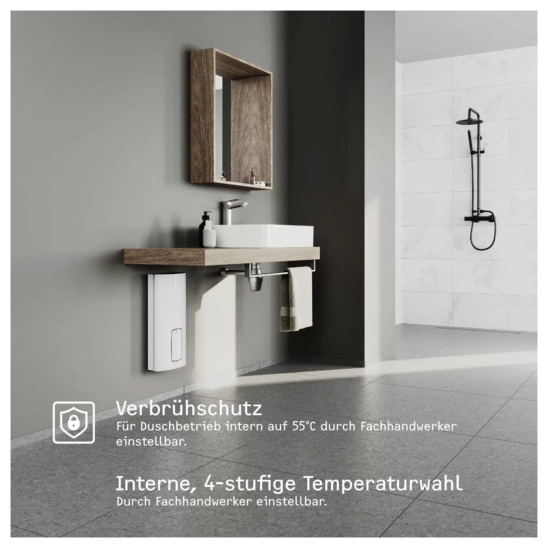 „Badezimmer mit modernem Waschbecken und holzgerahmtem Spiegel auf der linken Seite, ein Handtuch hängt darunter. Auf der rechten Seite eine elegante schwarze Duschanlage."