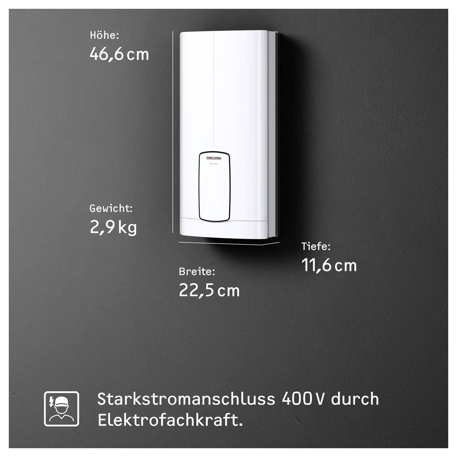 Ein weißer wandmontierter Warmwasserbereiter mit den Abmessungen: Höhe 46,6 cm, Breite 22,5 cm, Tiefe 11,6 cm und Gewicht 2,9 kg. Erfordert eine 400-V-Stromverbindung durch qualifiziertes Fachpersonal.