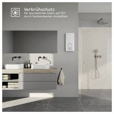 Modernes Badezimmer mit elegantem Design. Doppelte Waschbecken mit Spiegeln und Handtuchtüchern. Eine Dusche ist auf der rechten Seite. Text auf Deutsch über Temperatureinstellungen.