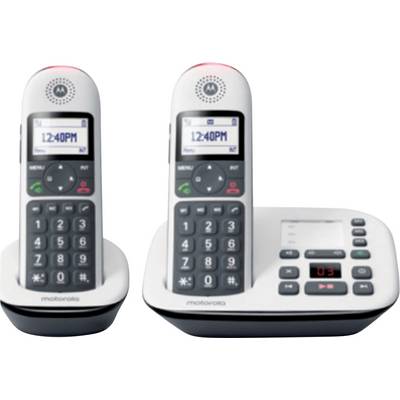 Zwei schnurlose Telefone mit Ladestationen; Display zeigt '12:40 PM'. Die Basis auf der rechten Seite hat einen Anrufbeantworter mit '03' angezeigten Nachrichten.