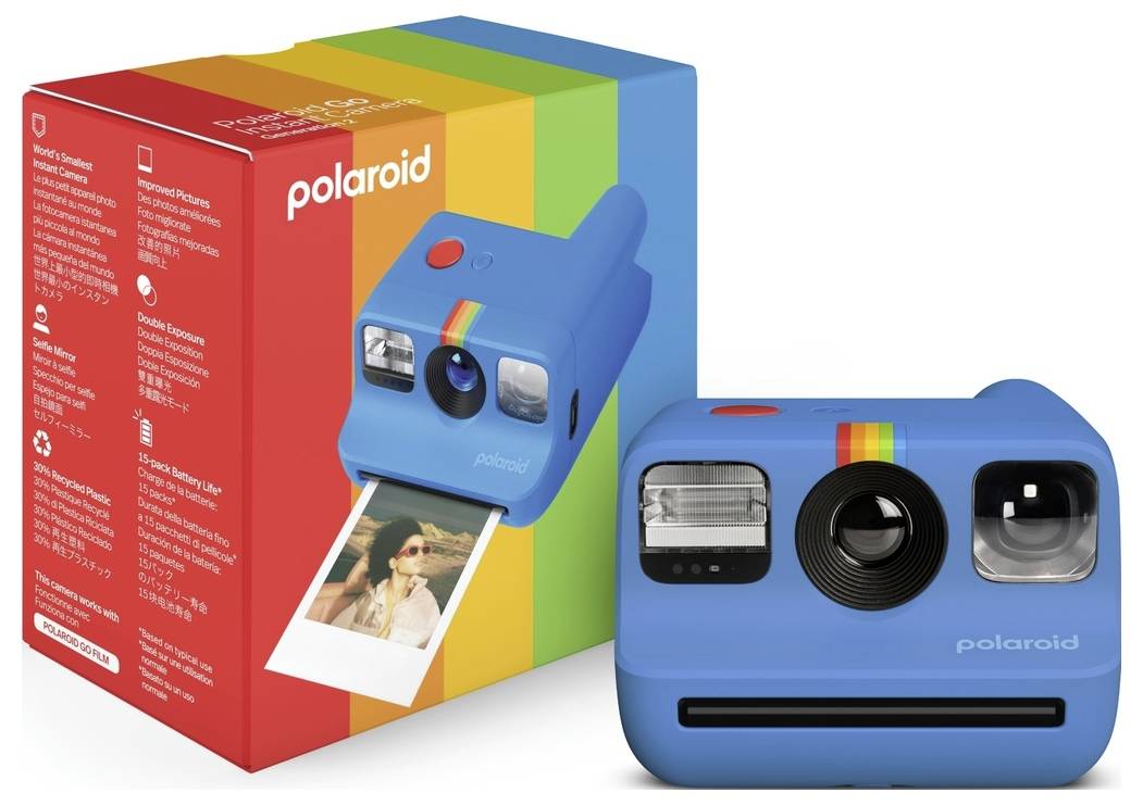 # Blaue Polaroid-Sofortkamera neben bunter Verpackung mit Beispielfoto. Die Schachtel hebt die Kamerafunktionen in mehreren Sprachen hervor.