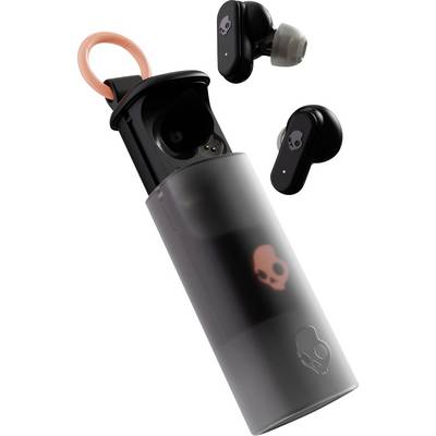 Ein Paar schwarzer kabelloses Ohrhörer mit einem Ladeetui, das ein kleines Totenkopflogo aufweist. Das Etui hat eine rosa Schlaufe oben zum Tragen.