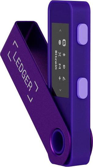 Eine lila Ledger-Kryptowährungs-Hardware-Brieftasche mit geschlossenem Deckel, die Symbole und "Bitcoin" auf ihrem Bildschirm anzeigt.