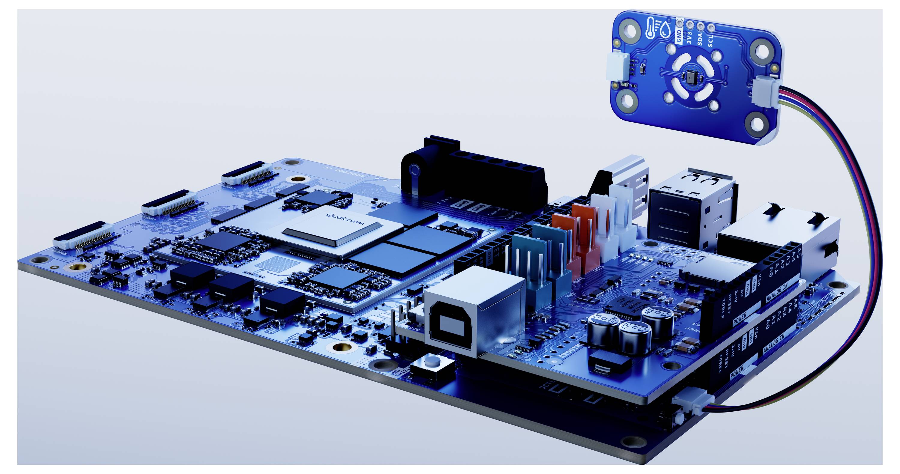 Eine blaue elektronische Leiterplatte mit verschiedenen Komponenten, Steckverbindern und einem kleineren angebrachten Modul mit Drähten, vor einem hellen Hintergrund.