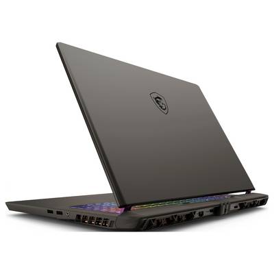 Ein schlanker Gaming-Laptop mit regenbogenfarbig beleuchteter Tastatur ist teilweise geschlossen, zeigt ein Logo auf dem Deckel und mehrere Anschlussoptionen.