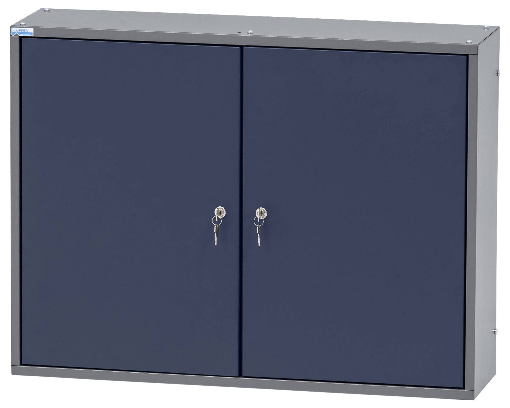 Ein an der Wand montierter, grauer Metallschrank mit zwei verschließbaren Türen und zwei sichtbaren Schlüsseln in den Schlössern, konzipiert für sichere Lagerung.