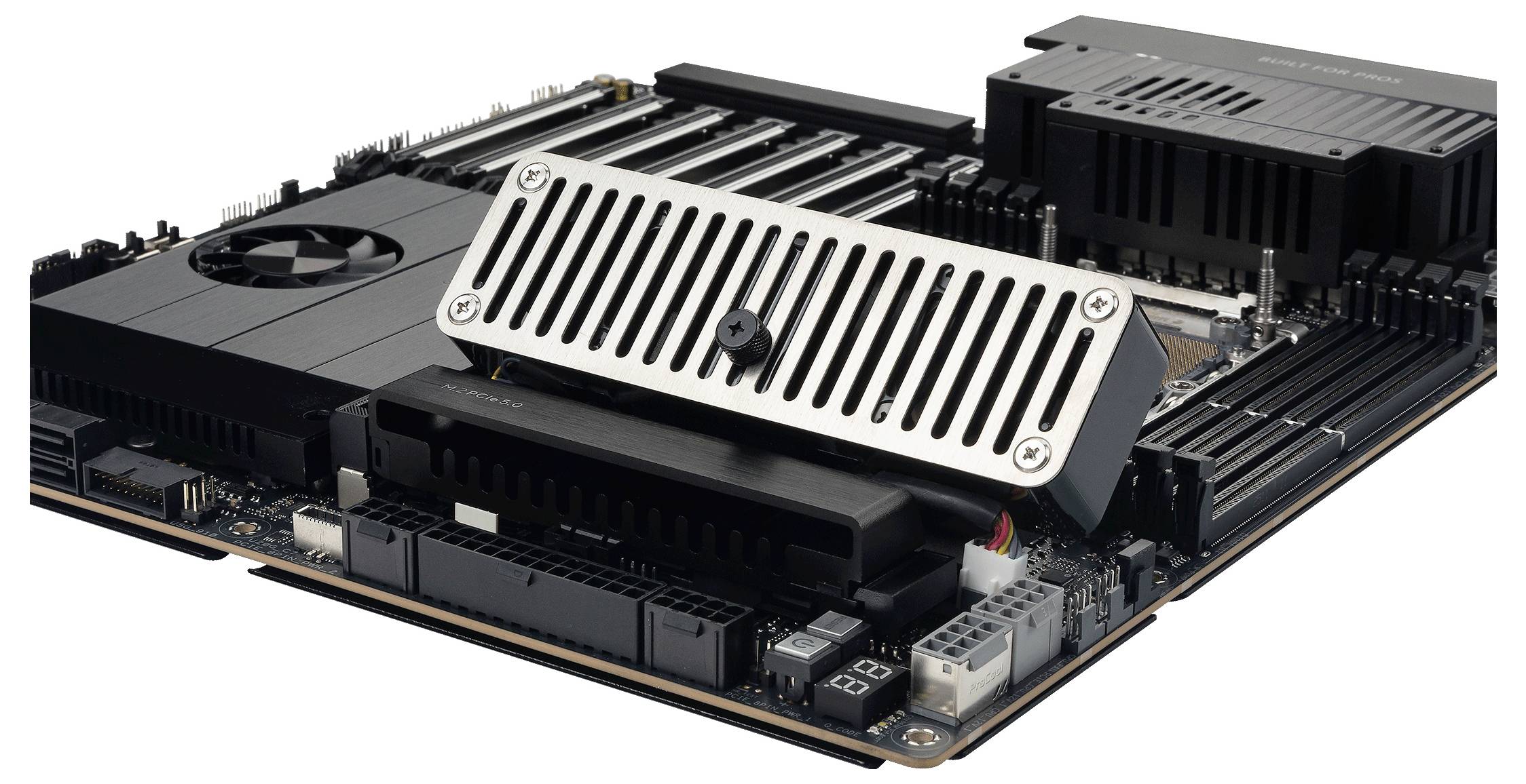 Ein Computer-Hauptplatine mit verschiedenen Komponenten, einschließlich RAM-Steckplätze, ein Kühlkörper mit Gitterdesign und mehrere sichtbare Anschlussports.