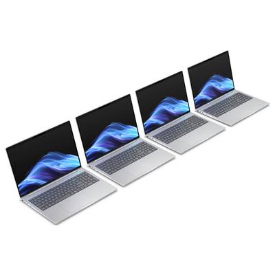 Ein schlanker, metallischer USB-C-Hub mit mehreren Anschlüssen, darunter USB, HDMI und ein Ethernet-Anschluss, verbunden mit einem kurzen Kabel.