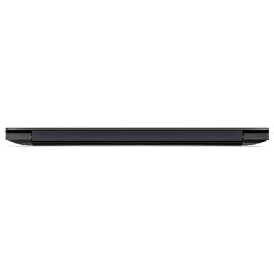 Seitenansicht eines dünnen schwarzen geschlossenen Laptops, das das verjüngte Profil und die Scharnierline zeigt.
