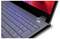 Nahaufnahme einer Laptop-Tastatur und eines Touchpads mit einem Pop-up-Fingerabdrucksensor neben dem Bildschirmrand, der biometrische Anmeldung hervorhebt.