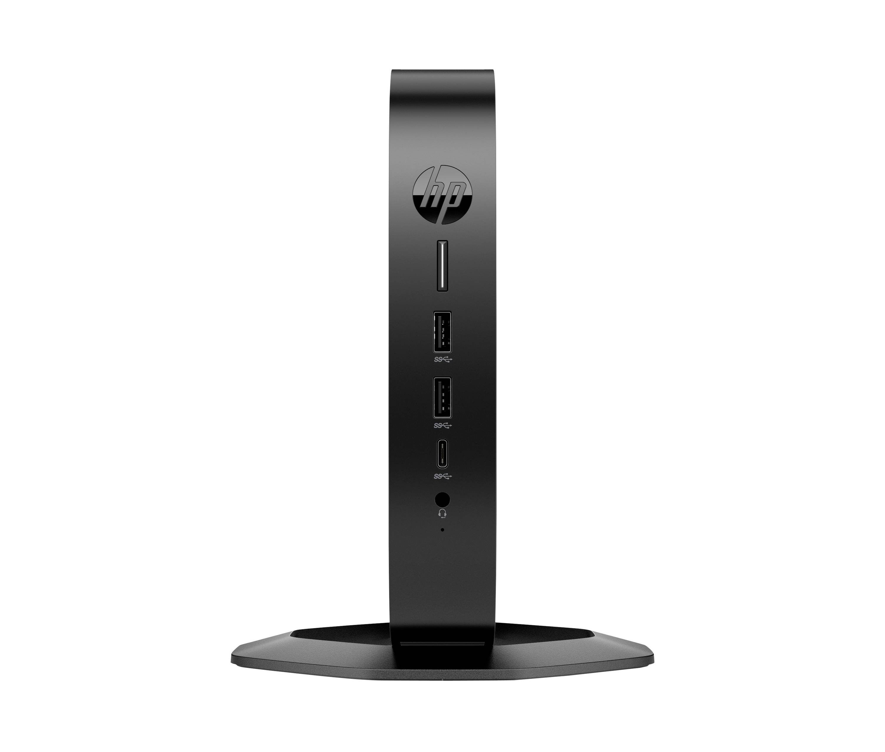 Eine Desktop-Computer-Einrichtung umfasst einen Tower, einen Monitor, der den Windows-11-Startbildschirm anzeigt, eine Tastatur und eine Maus auf einer weißen Oberfläche.