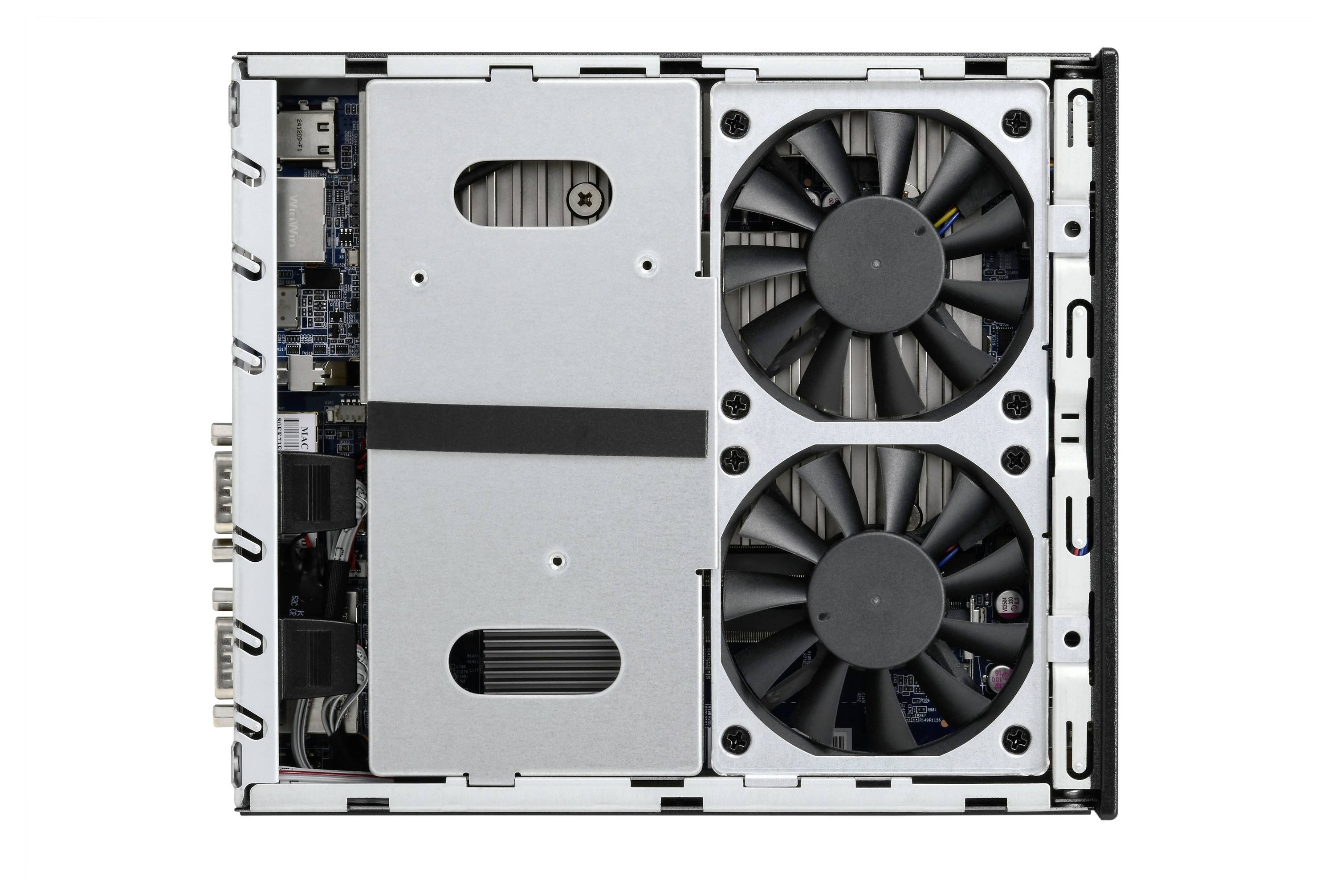 Nahaufnahme einer Computergrafikkarte mit zwei Kühlventilatoren, Metallverkleidung und externen Anzeigeports.