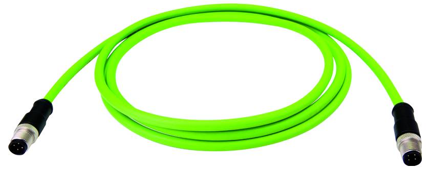 Hellgrünes aufgerolltes Kabel mit schwarzen Metallsteckverbindern an beiden Enden, isoliert auf weißem Hintergrund.