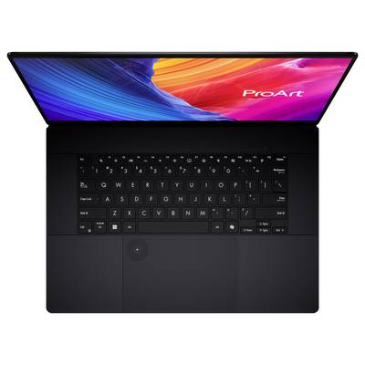 Ein Laptop mit einem farbenfrohen Bildschirm, auf dem „ProArt" in der oberen rechten Ecke angezeigt wird, von oben betrachtet, mit schwarzer Tastatur und Touchpad.