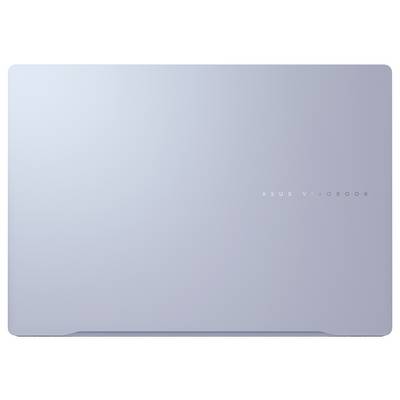 Ein geschlossenes silberfarbenes ASUS VivoBook Laptop mit dem „ASUS VivoBook"-Logo auf der Oberseite, aus einer Draufsicht gezeigt.