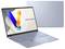 ASUS Vivobook Laptop aufgeklappt mit farbenfrohem Bildschirmdesign, das das schlanke Design und das hellblaue Gehäuse hervorhebt.