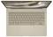 Draufsicht auf einen beigen Laptop mit sichtbarer Tastatur und Touchpad. Der Bildschirm zeigt eine unscharfe Wüstenlandschaft mit dem ASUS-Logo.