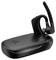 Bluetooth-Headset mit Mikrofon auf einer Ladeschale montiert, für freihändige Telefonnutzung konzipiert. Schwarz mit roten Akzenten.