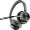 Ein schwarzes kabelloses Over-Ear-Headset mit Mikrofon, das Steuerungstasten auf der Ohrmuschel aufweist.