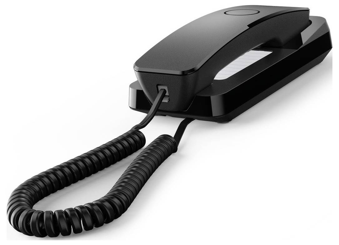 Schwarzes schnurgebundenes Telefon mit Spiralkabel auf weißem Hintergrund.