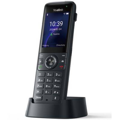Ein schwarzes schnurloses Telefon auf einer Ladestation, die auf seinem Bildschirm die Uhrzeit „10:39" und das Datum „2024-03-04" anzeigt, mit „Yealink"-Branding.
