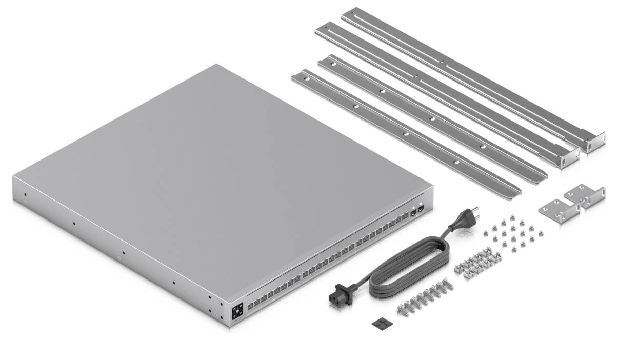 Rack-Mount-Server-Kit mit einer flachen Servereinheit, vier Metallmontageschienen, einem Stromkabel und einer Auswahl an Schrauben und Steckverbindern.