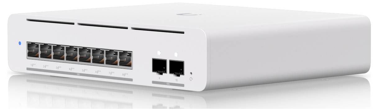 Ein Netzwerk-Switch mit acht Ethernet-Anschlüssen und zwei zusätzlichen Anschlüssen, untergebracht in einem eleganten weißen Gehäuse, typischerweise für Netzwerkverbindungen verwendet.