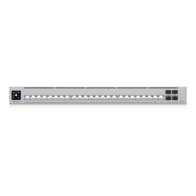 Ein Netzwerk-Switch mit 24 Anschlüssen und vier SFP+-Anschlüssen auf der rechten Seite für Glasfaserverbindungen. Ein LCD-Display auf der linken Seite zeigt Statusinformationen an.