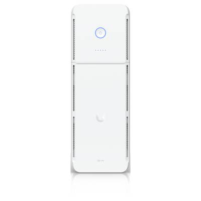 Weißes an der Wand montiertes elektronisches Gerät mit einer zentrierten Einschalttaste und vier blauen Statusleuchten, Frontansicht auf einfachem Hintergrund.