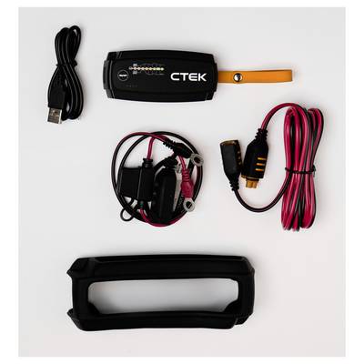 CTEK-Batterieladegerät-Set mit Hauptgerät, USB-Kabel, Ladekabeln und einer Schutzhülle, angeordnet auf einer weißen Oberfläche.