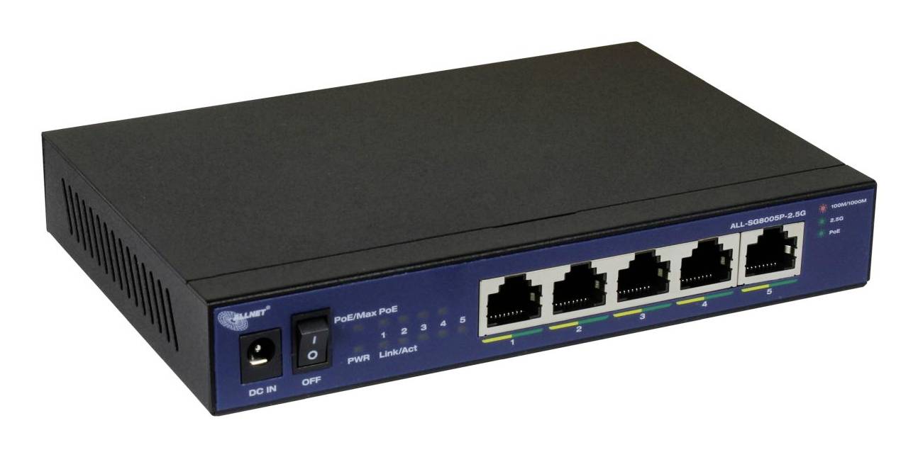 Schwarzer Netzwerk-PoE-Switch mit fünf Ethernet-Anschlüssen und Stromanschluss auf der Vorderseite, im Winkel auf weißem Hintergrund dargestellt.