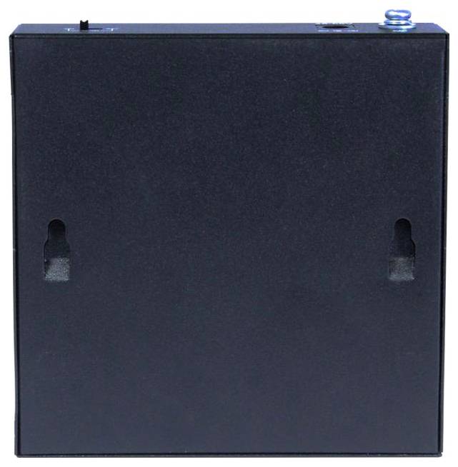 Vorderansicht eines schlichten schwarzen, an der Wand montierten Metallgehäuses mit zwei Schlüssellochschlitzen auf den unteren Seiten und kleinen Befestigungsteilen entlang der oberen Kante.