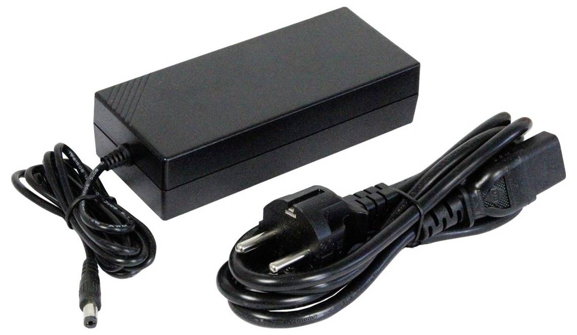 Schwarzer rechteckiger Stromadapter mit angebrachten Kabeln und Stecker, gezeigt auf weißem Hintergrund.