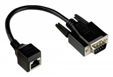 Adapterkabel, das einen Ethernet-RJ45-Stecker in einen seriellen DB9-Stecker umwandelt.