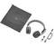 Logitech-Headset mit Ladekabel, USB-Adapter und Tragetasche auf weißem Hintergrund.