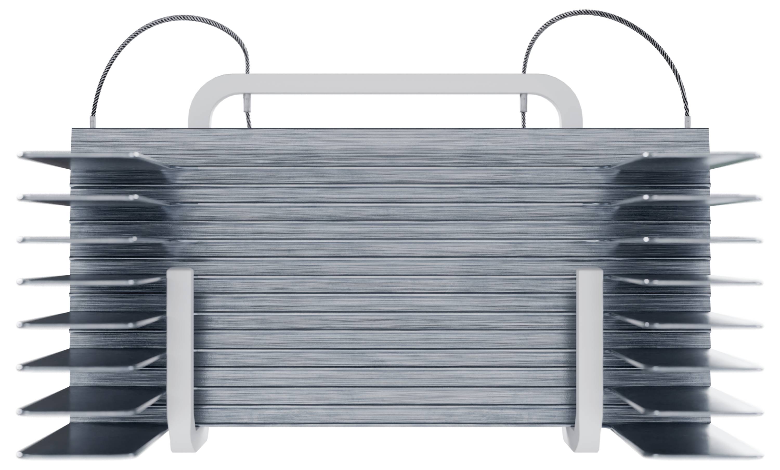 Ein horizontales Metall-GPU-Server-Rack mit mehreren Steckplätzen, Kabeln und einem Griff wird gezeigt, das für die Kühlung und Organisation von Komponenten konzipiert ist.