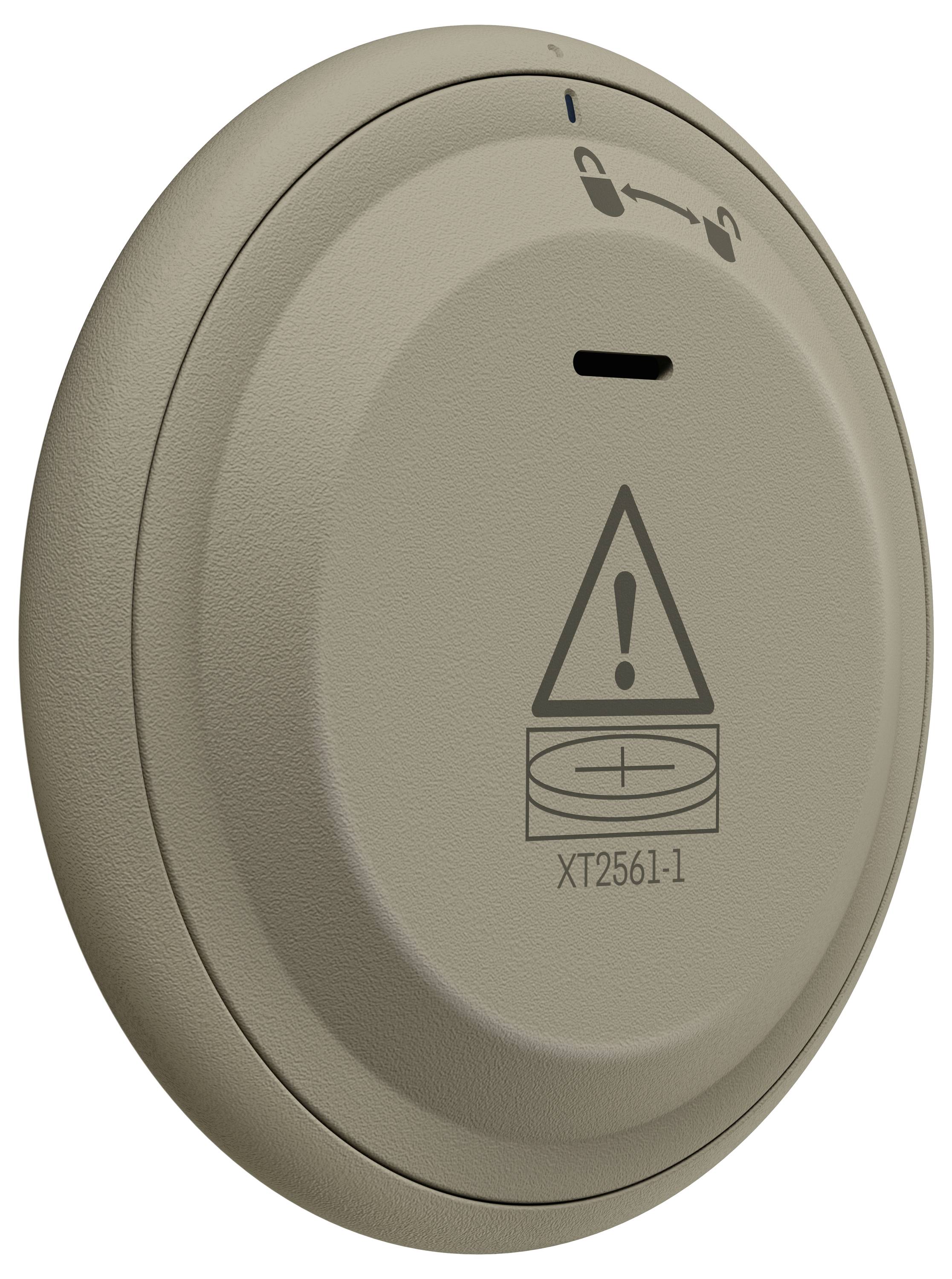"Vorsicht"-Symbol auf einem runden beigen Gerät mit der Seriennummer "XT2561-1."
