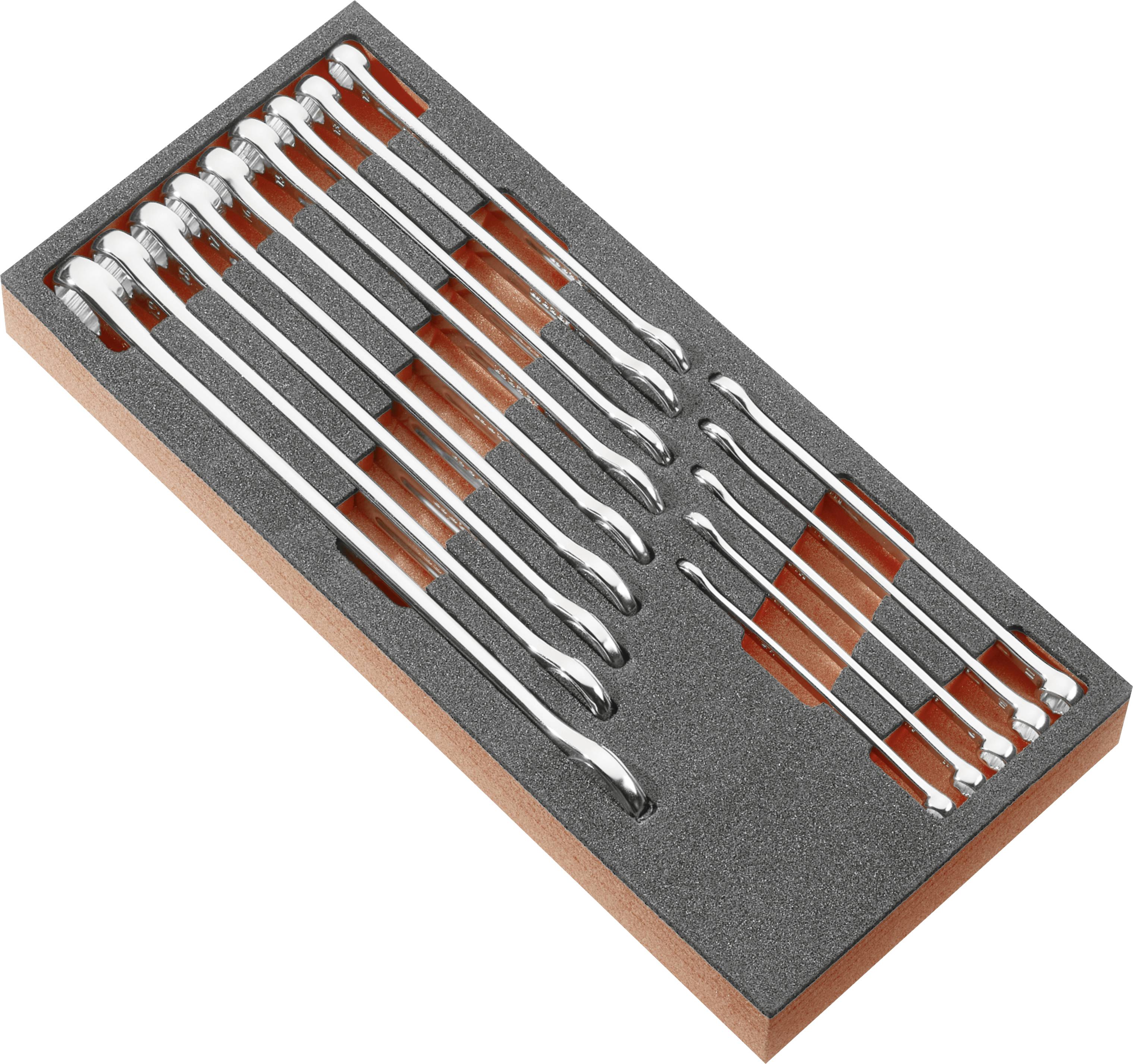 Set von acht Ringschlüsseln in einem Schaumstoff-Tablett in einem rechteckigen Werkzeugkoffer angeordnet.