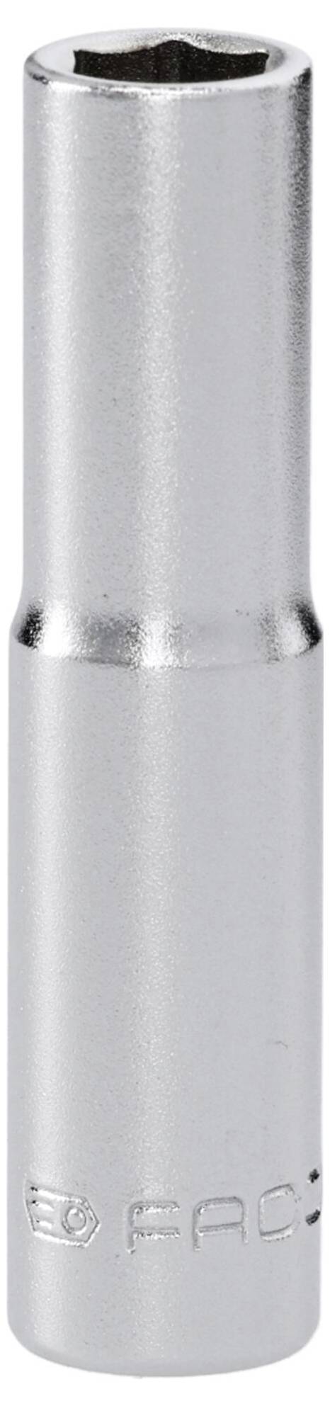 Ein silbernes Sechskant-Steckschlüssel-Werkzeug mit zylindrischer Form, das eingravierte Text in der Nähe der Basis aufweist. Wird zum Anziehen oder Lockern von Bolzen und Muttern verwendet.