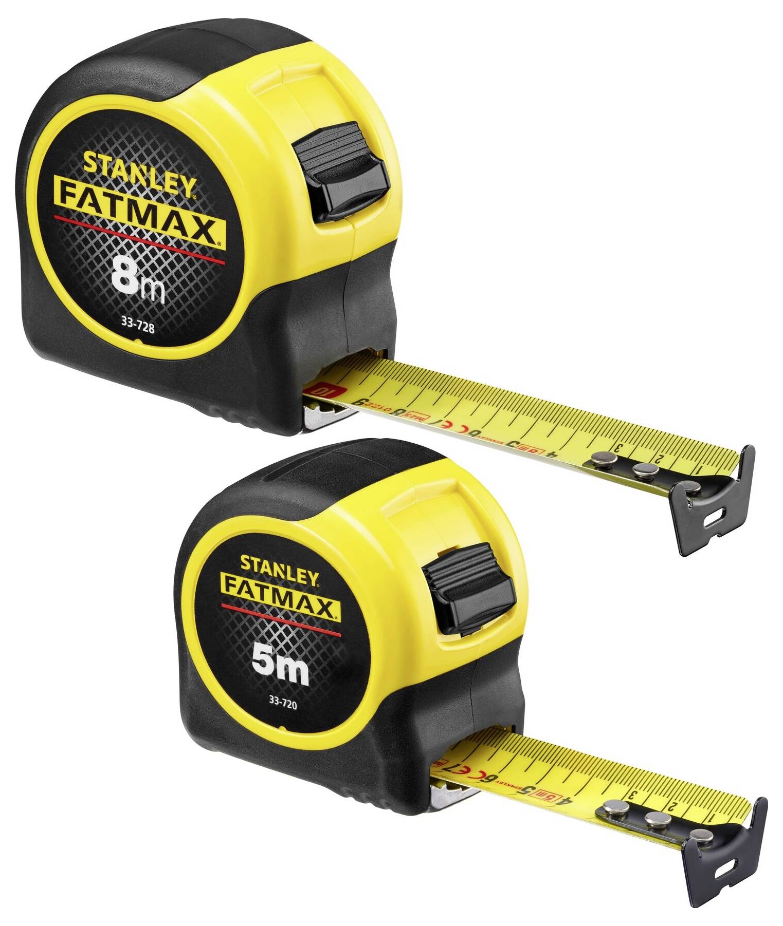 Zwei Stanley Fatmax Stahlmaßstäbe, einer 8 m und einer 5 m lang, mit schwarzen und gelben Gehäusen und ausgefahrenen gelben Messbändern.