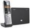 Ein schnurloses Telefon mit numerischer Tastatur auf einer Ladebasis neben einem "BasicLine IP"-Gerät, wobei auf dem Bildschirm blockierte Nummern angezeigt werden.