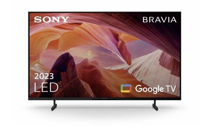 Sony Bravia 2023 LED-Fernseher zeigt ein farbenfrohen Canyonbildschirm mit Google TV-Branding.